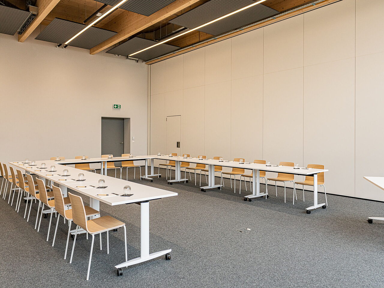 Seminarraum in U-Form, bereit für einen Kundentag