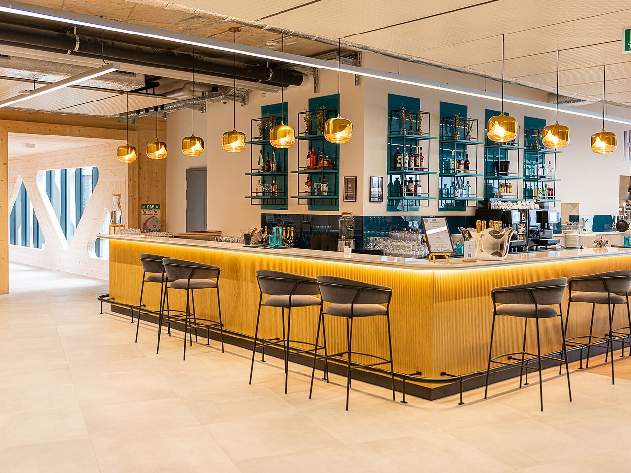 Lobby & Bar
